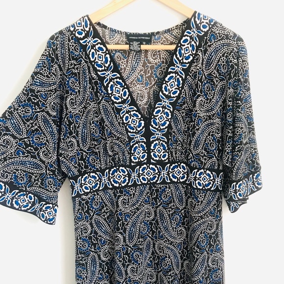 3/$25 🌷 Flowy V Neck Paisley Print Dress - Picture 2 of 6
